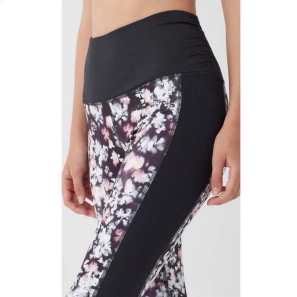 High Waisted Floral Leggings - Picture 12 of 13